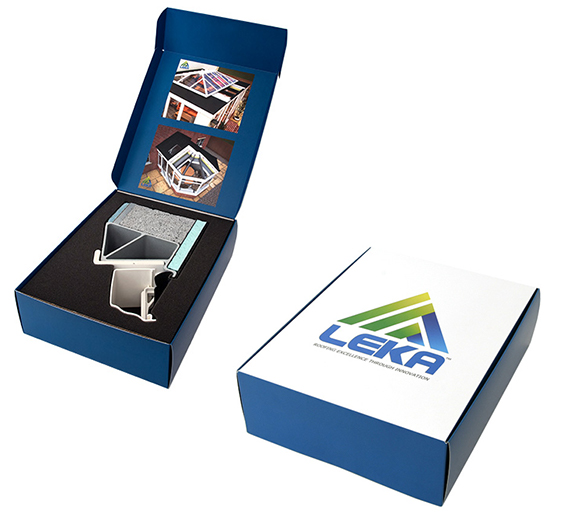 Self assemble hinged lid presentation box